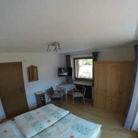 Проживание в семье Privatzimmer Helene Mariacher Фирген